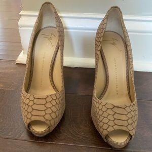 💥FINAL PRICE CUT💥Giuseppe zanotti Pumps